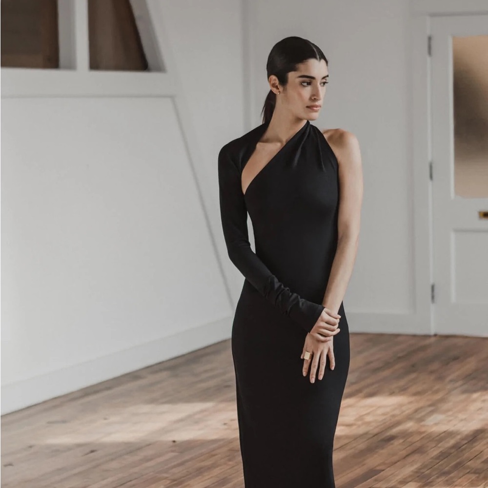 NWT STUNNING one shoulder gown